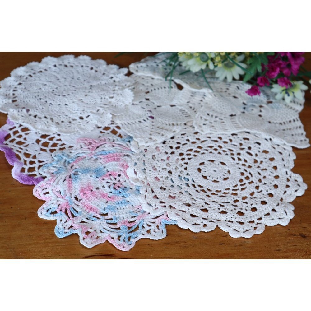 7 Doilies Small Doily Crocheted Doily White Vintage Doilies V20